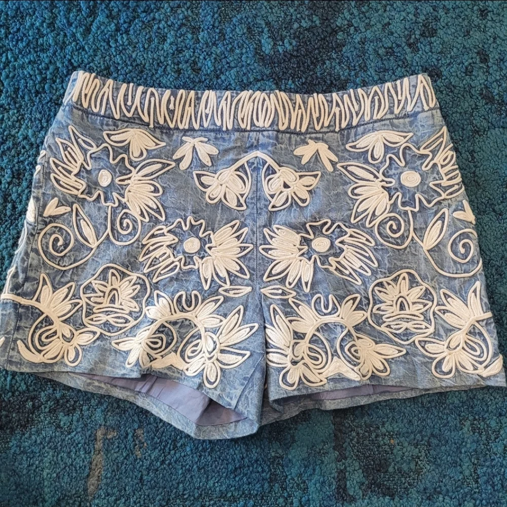 ALICE + OLIVIA Marisa White Embellished Detail Blue Denim Shorts